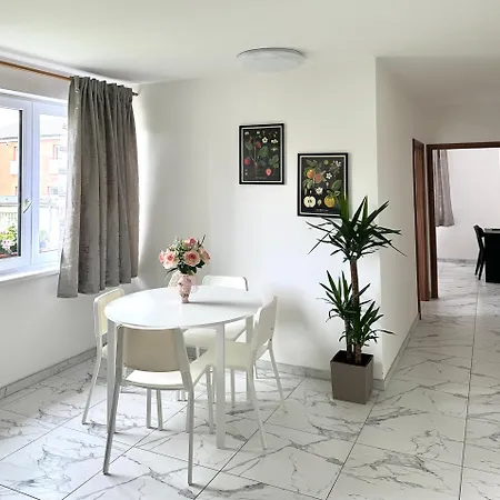 Cozy Apartment Near Prague Centre Exterior photo